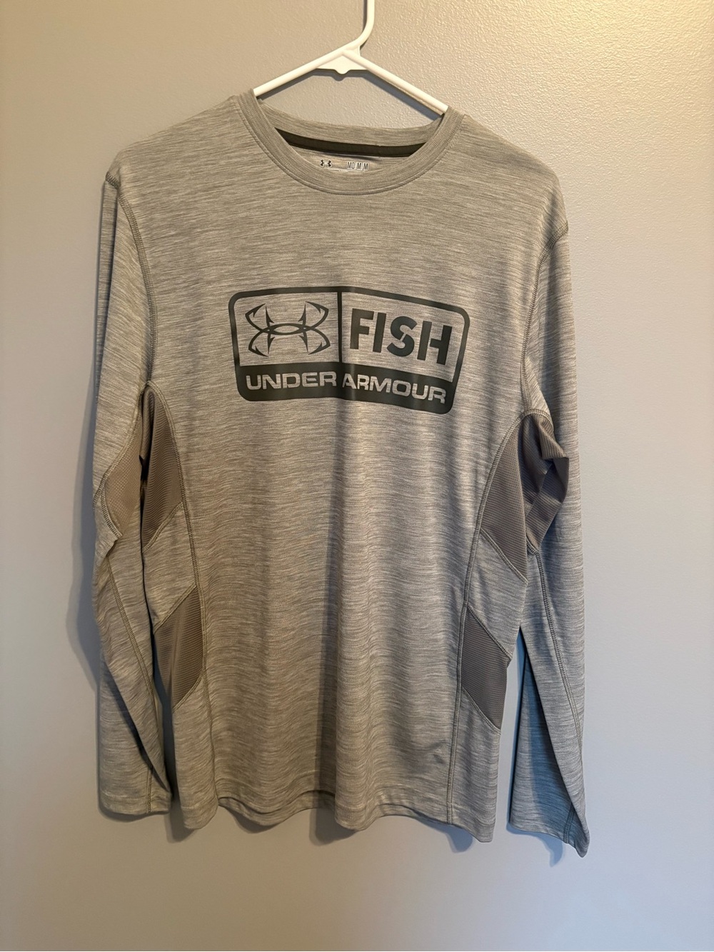 Under Armour Men's LongSleeve Fish  Performance Tee - Gray LIKE NEW WORN ONCE